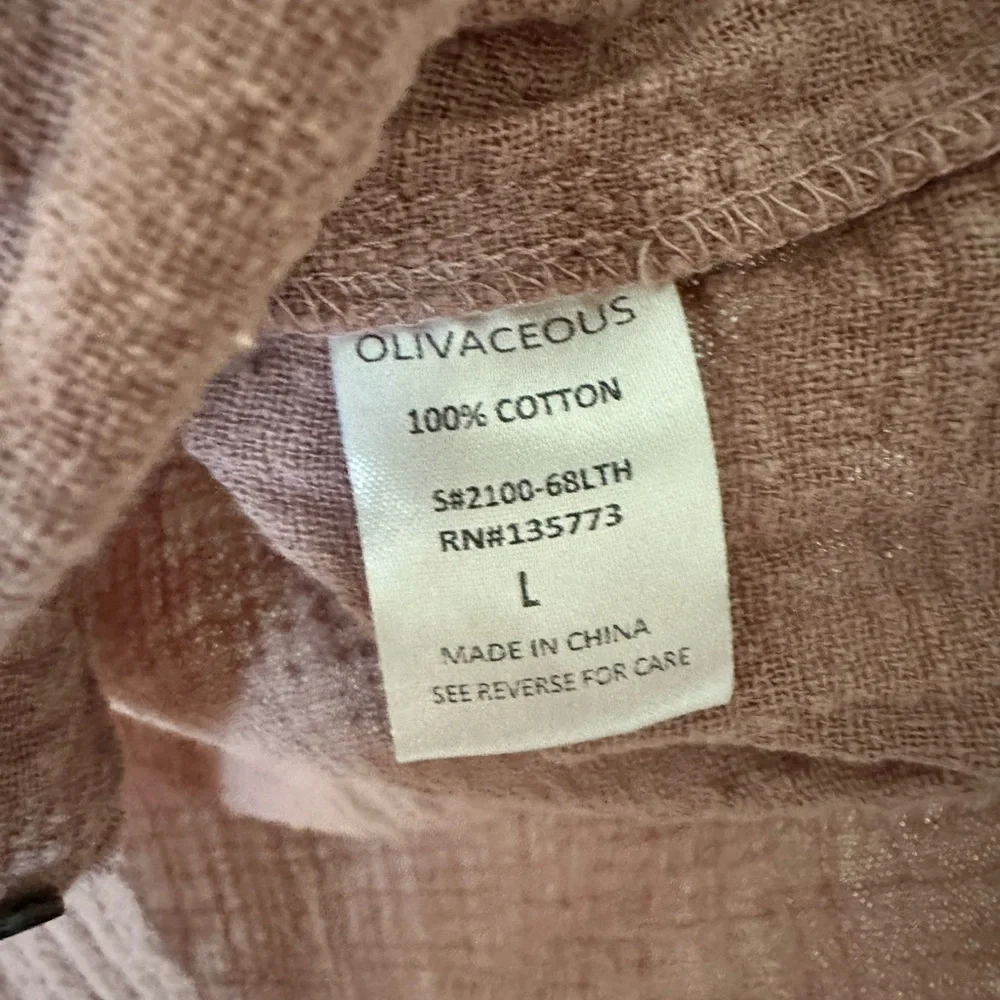 Darling blush pink two piece set 
Olivaceous
Size large​​ - Picture 6 of 10